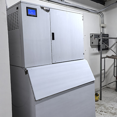 1噸片冰機(jī)帶外罩款交付鄭州某生鮮超市